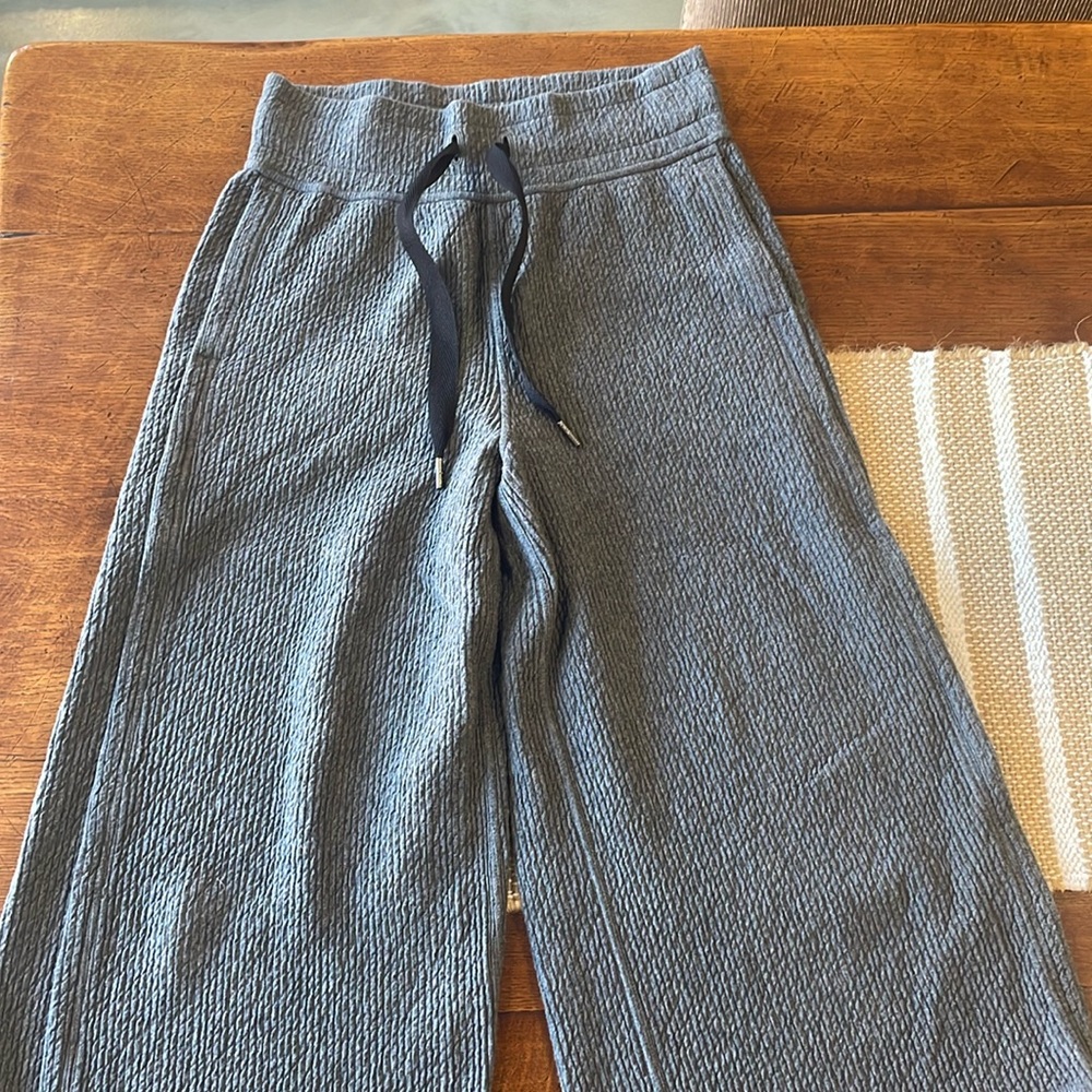 Gray Lululemon Size 4, Crop Wide Leg Pants, COMFY!